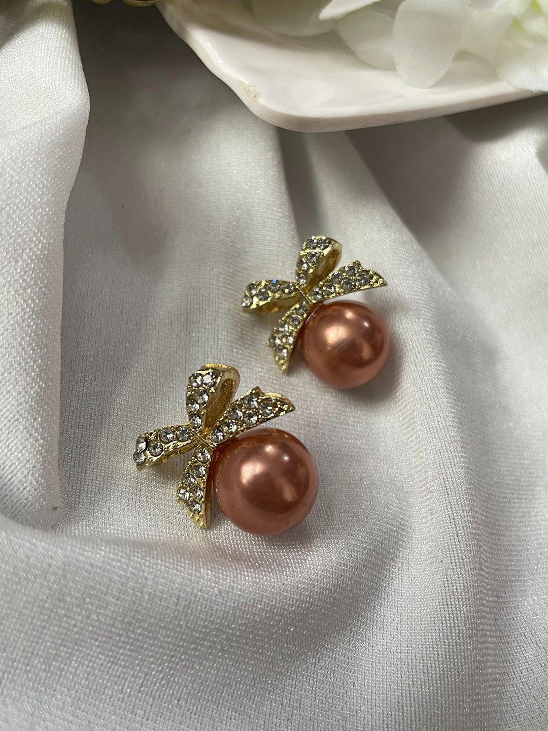 

ISHKAARA Gold-Plated Bow Contemporary Studs Earrings