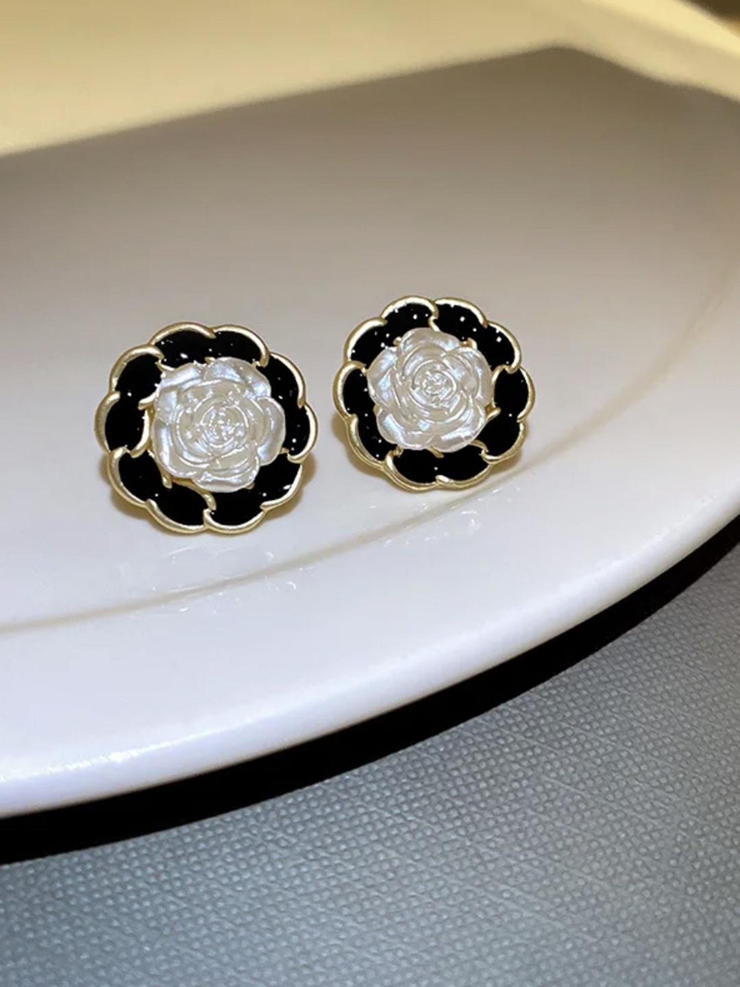 

ISHKAARA Gold Plated Studs Earrings