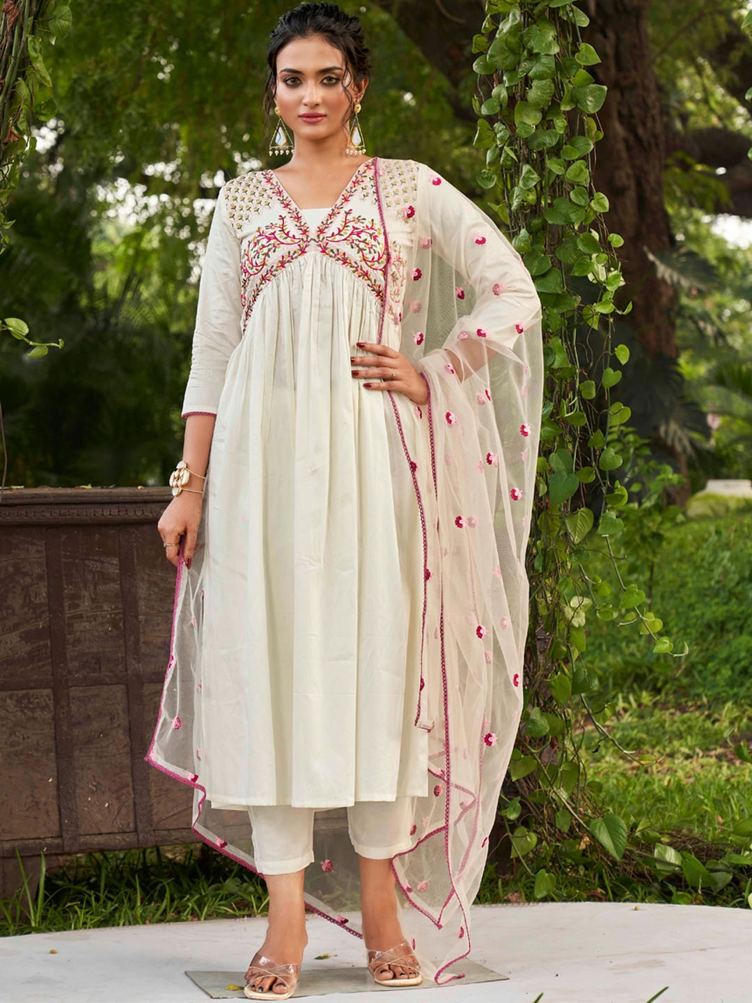 

Tikhi Imli Off White Floral Embroidered Pleated Kurta with Trousers & Dupatta