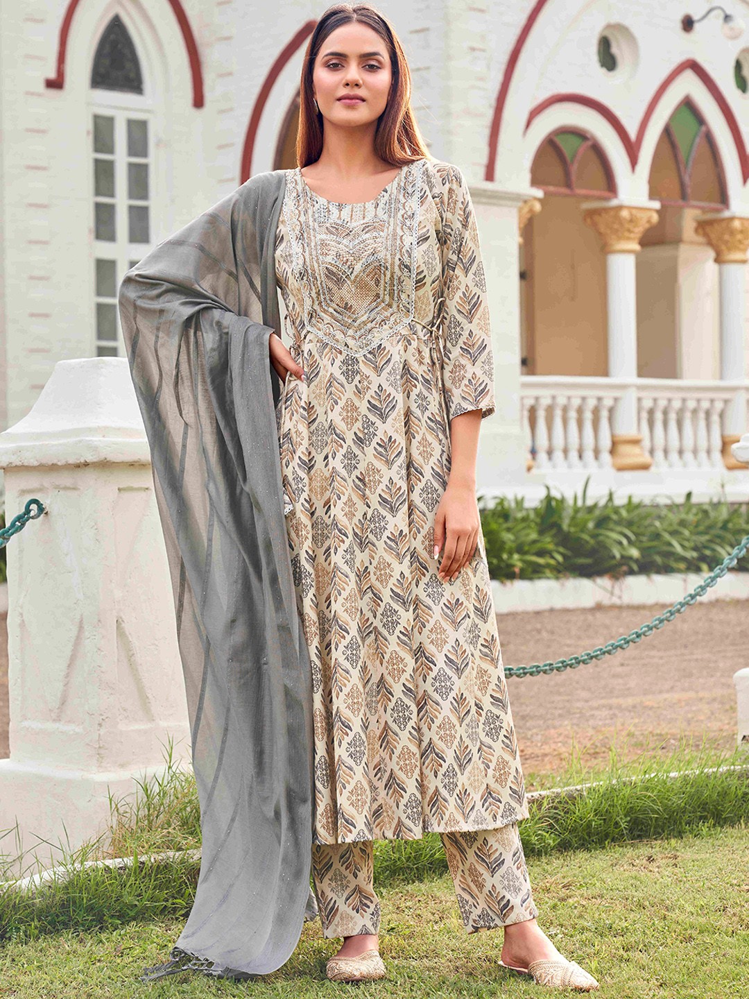 

Tikhi Imli Off White Floral Printed Sequinned Anarkali Kurta with Trousers & Dupatta