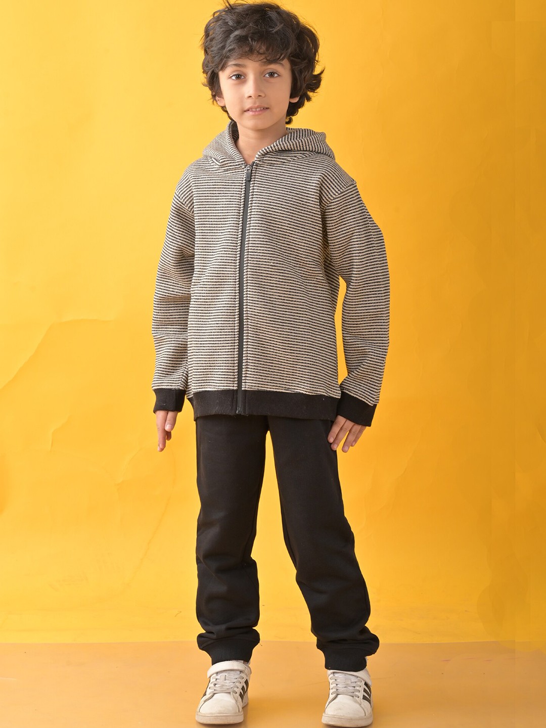 

Anthrilo Boys Printed Hooded Long Sleeves Sweatshirt with Joggers, Black