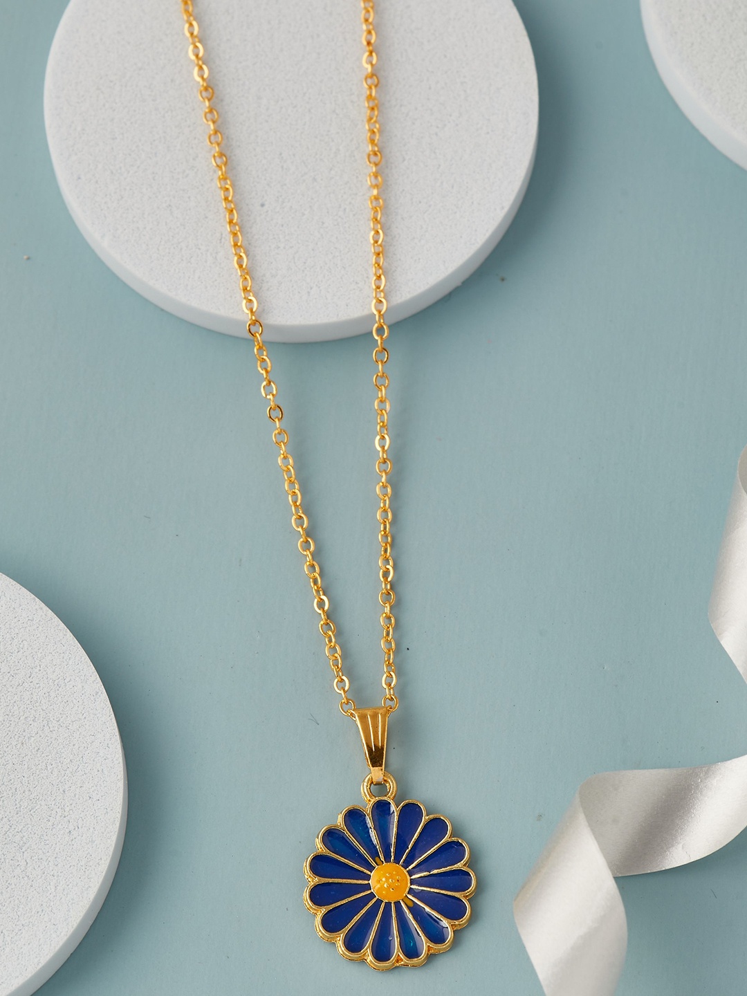 

DressBerry Gold-Plated Floral Necklace