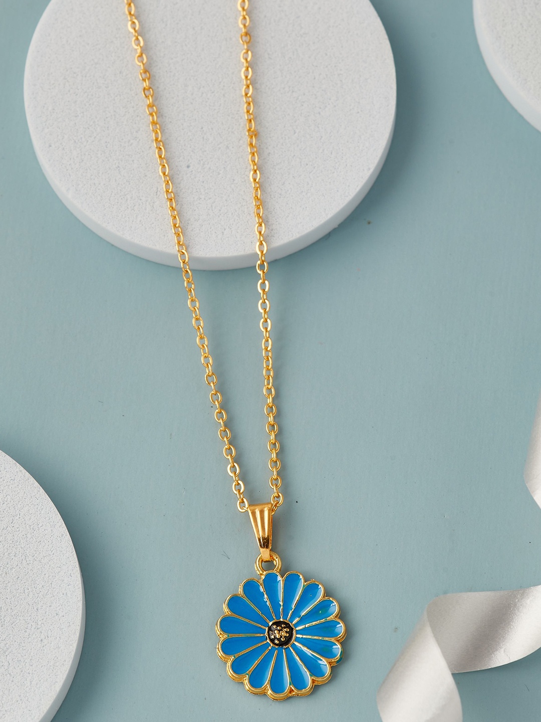 

DressBerry Gold-Plated Floral Necklace