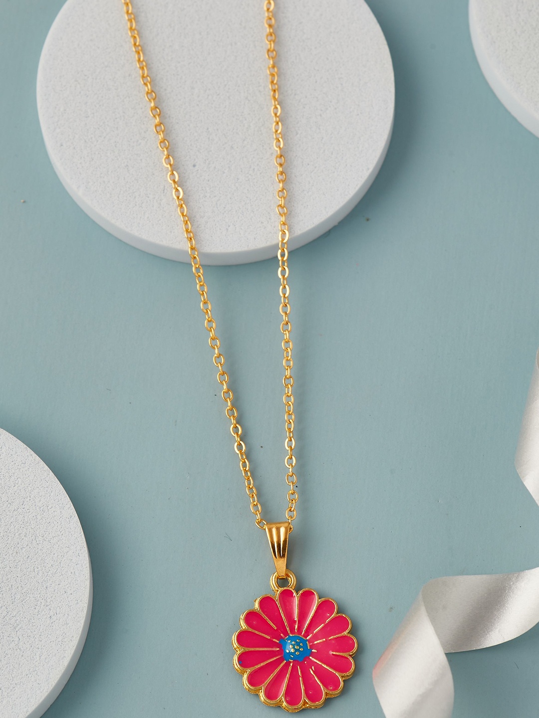 

DressBerry Gold-Plated Floral Necklace