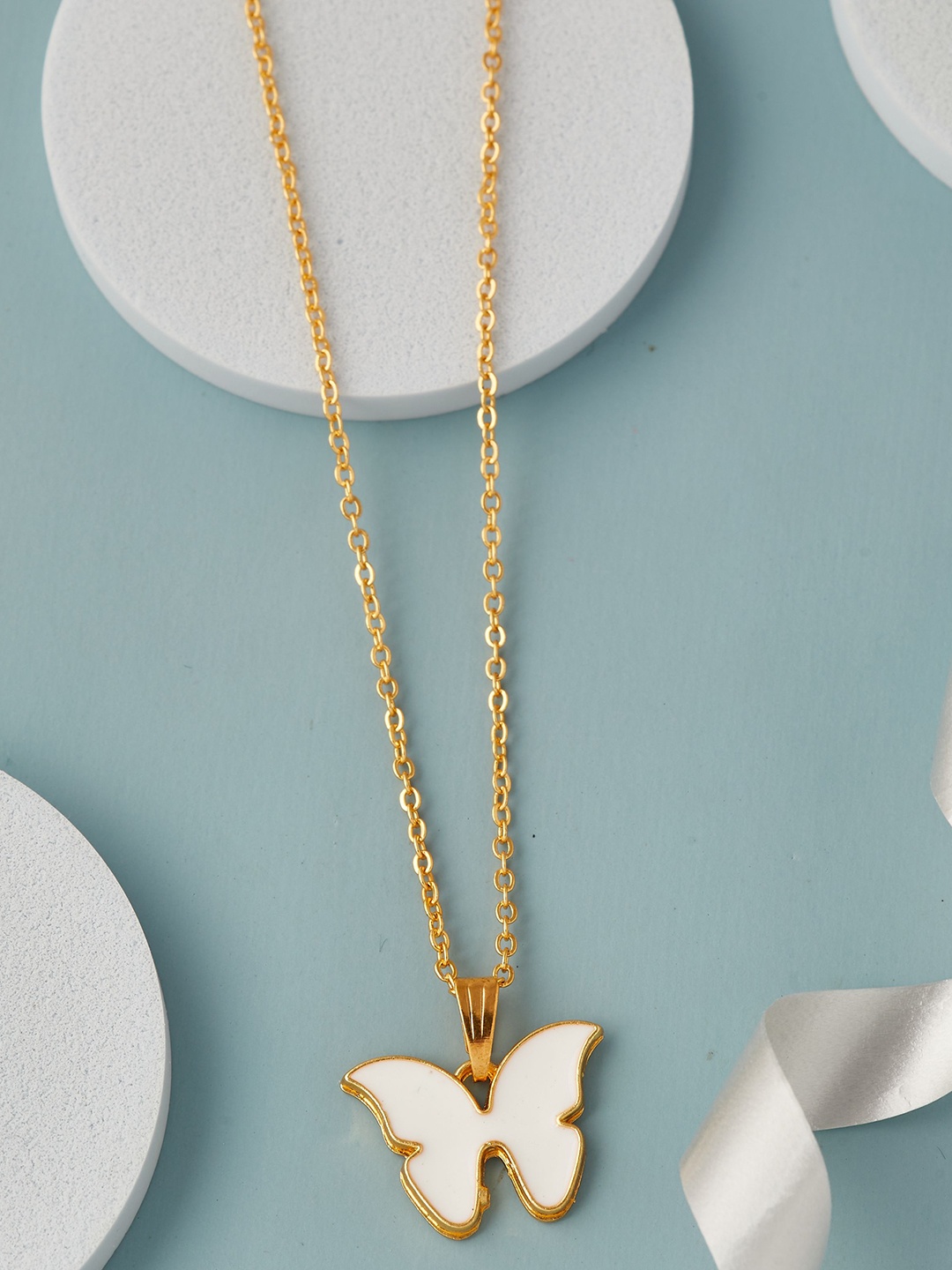 

DressBerry Green Gold-Plated Chain