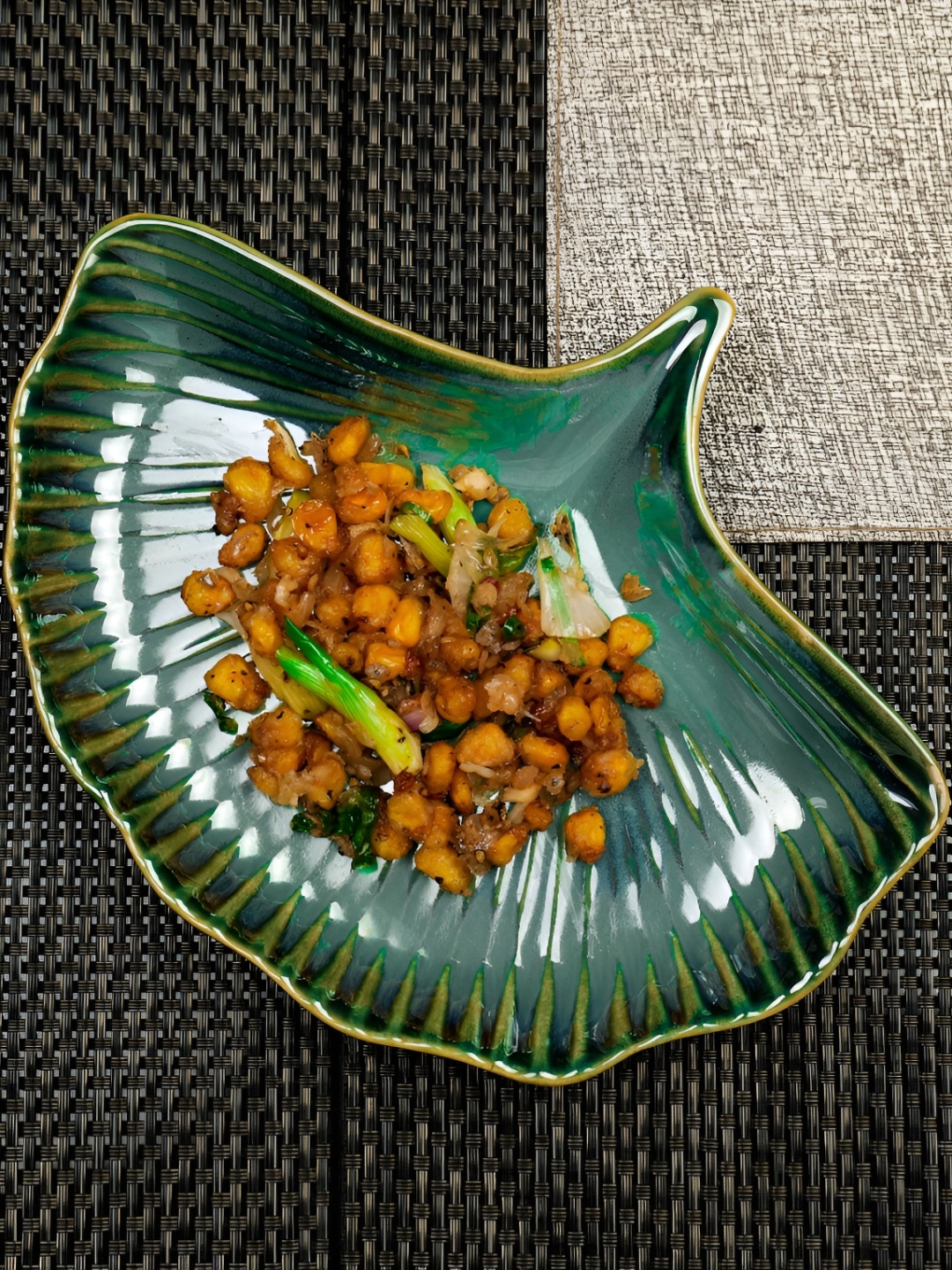 

ARTYSTA BEAUTIFYING LIVES Green Textured Ceramic Dishwasher Safe Food Platter
