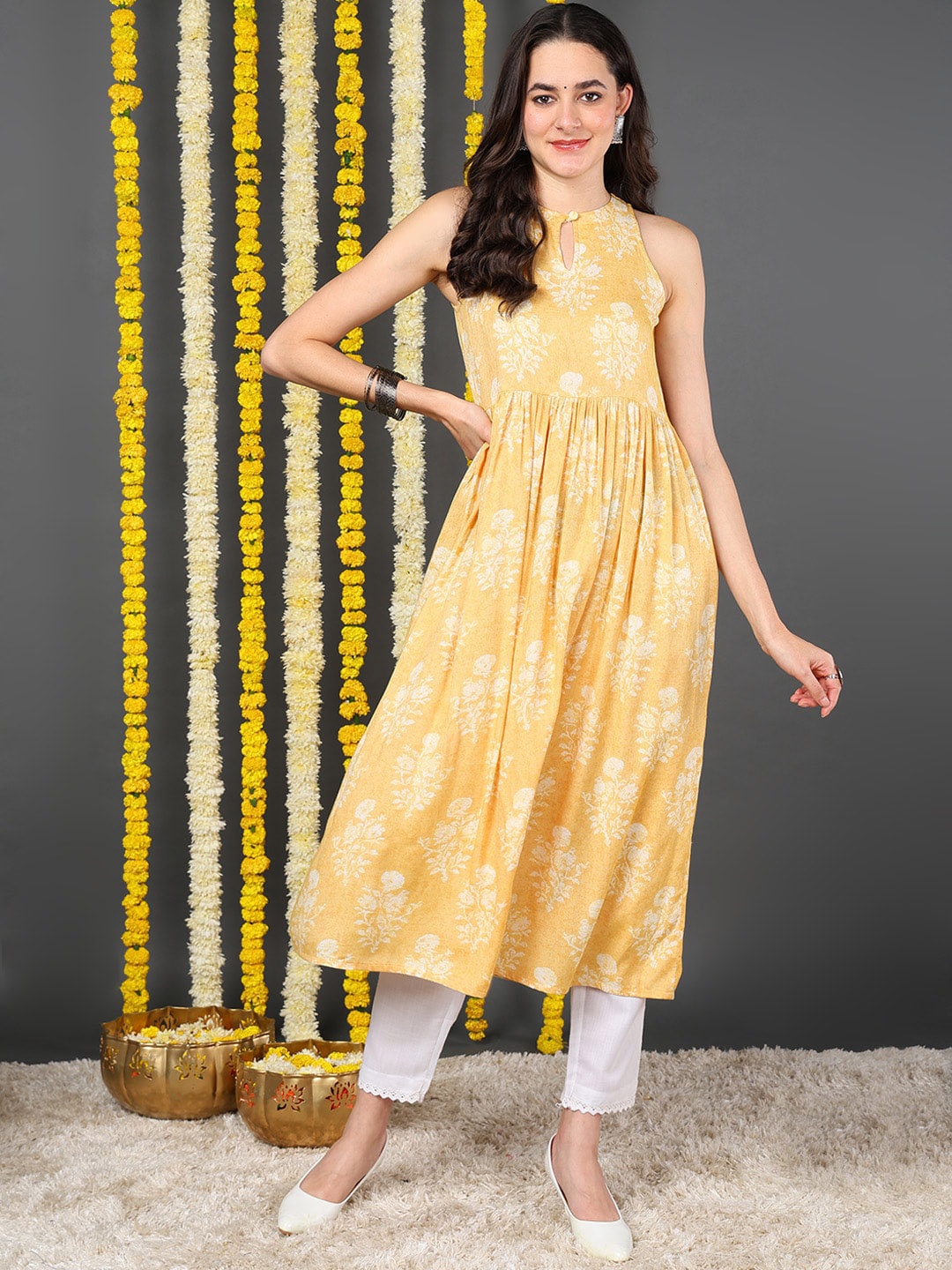 

AHIKA Ethnic Motifs Printed Zari Keyhole Neck Anarkali Kurta, Yellow