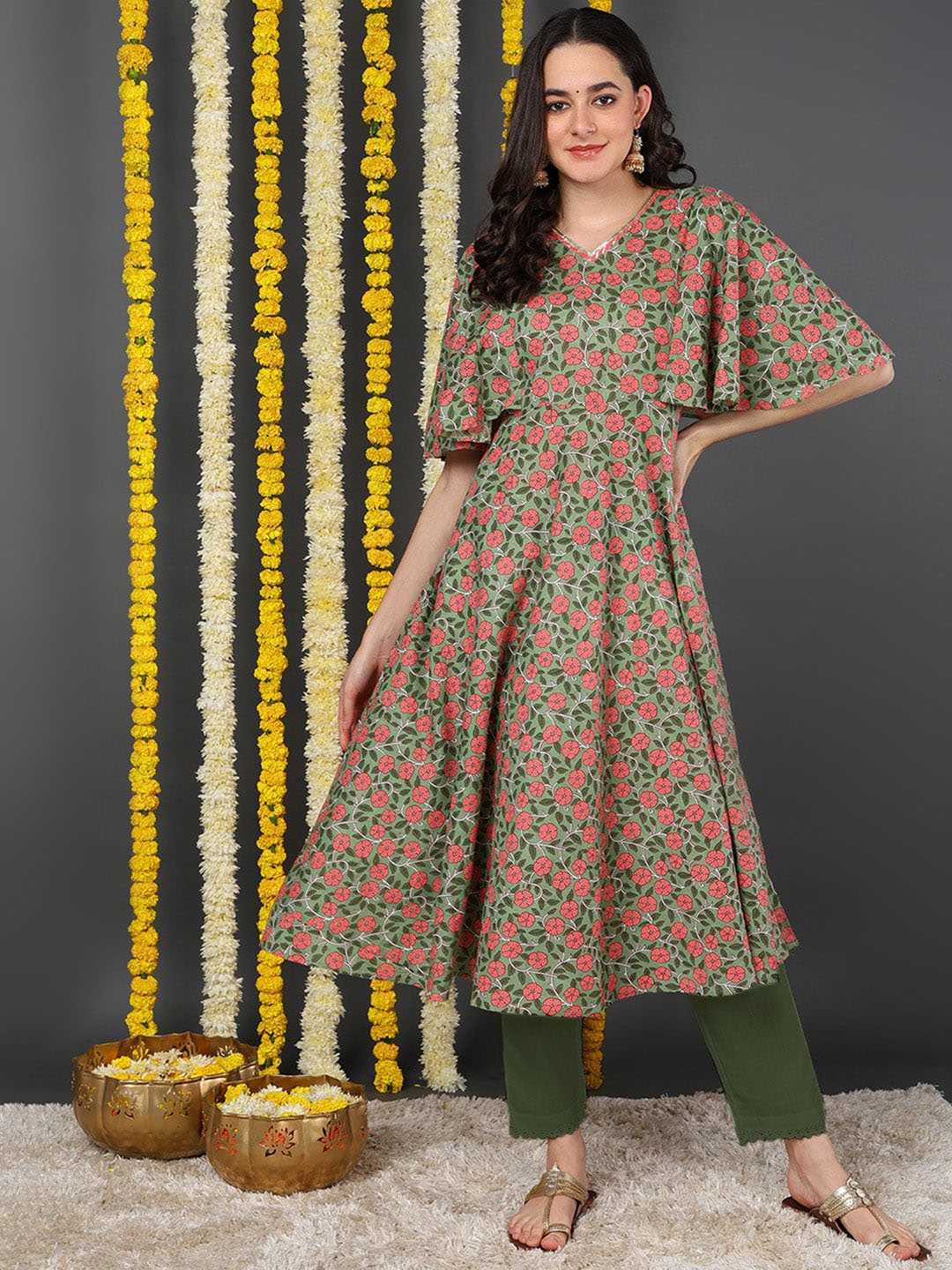 

AHIKA Floral Printed Flared Sleeves V-Neck Anarkali Kurta, Green