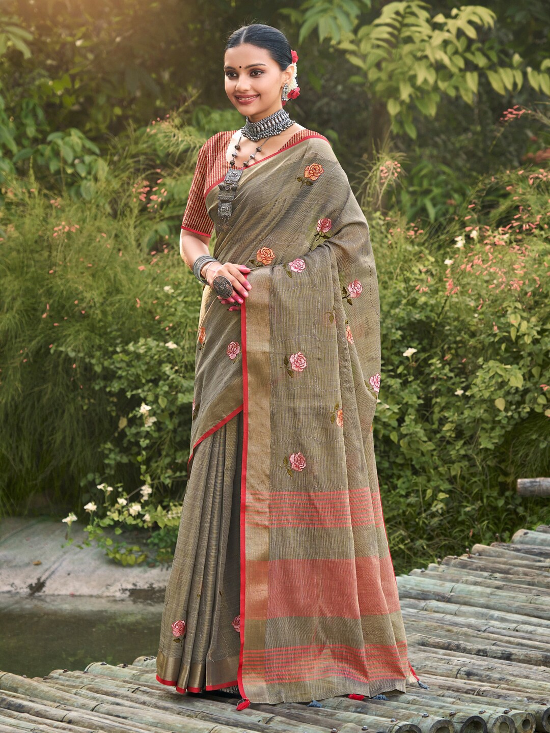 

Mitera Embellished Linen Blend Embroidered Designer Saree, Grey