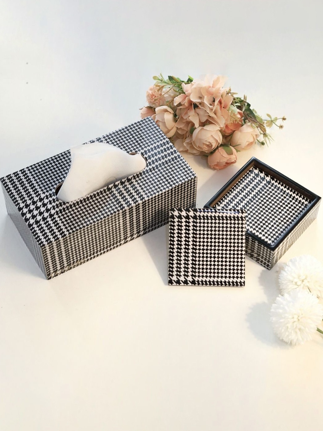 

CasaGold Navy Blue White 6 Pieces Geometric Printed Wooden Square Coasters With Tissue Box