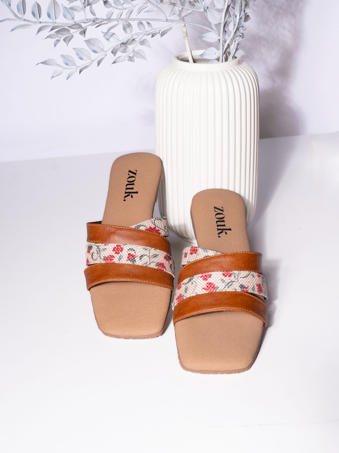 

ZOUK Printed Fabric Open Toe Flats, White