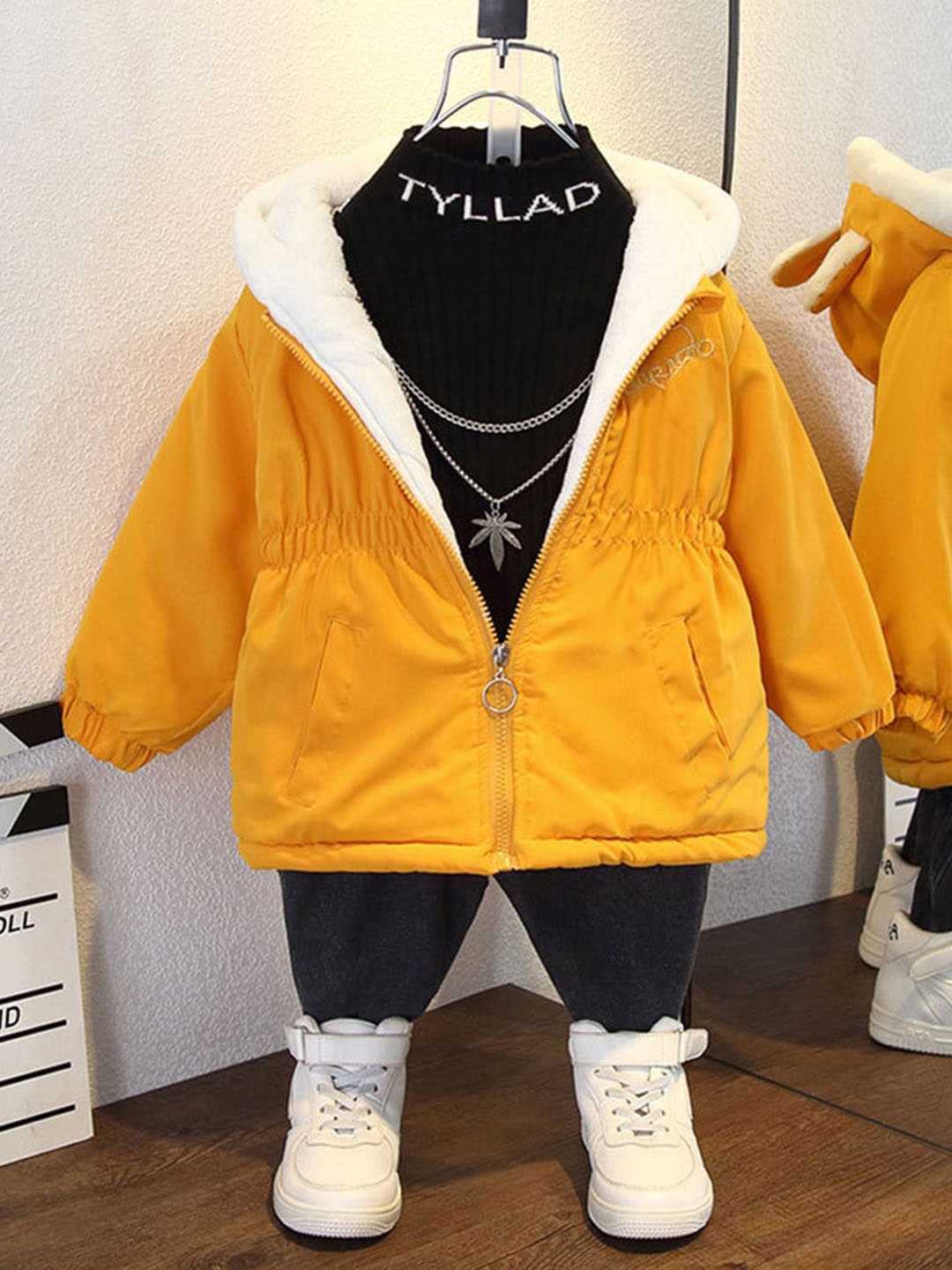 

INCLUD Girls Lightweight Hooded Bomber Jacket, Mustard