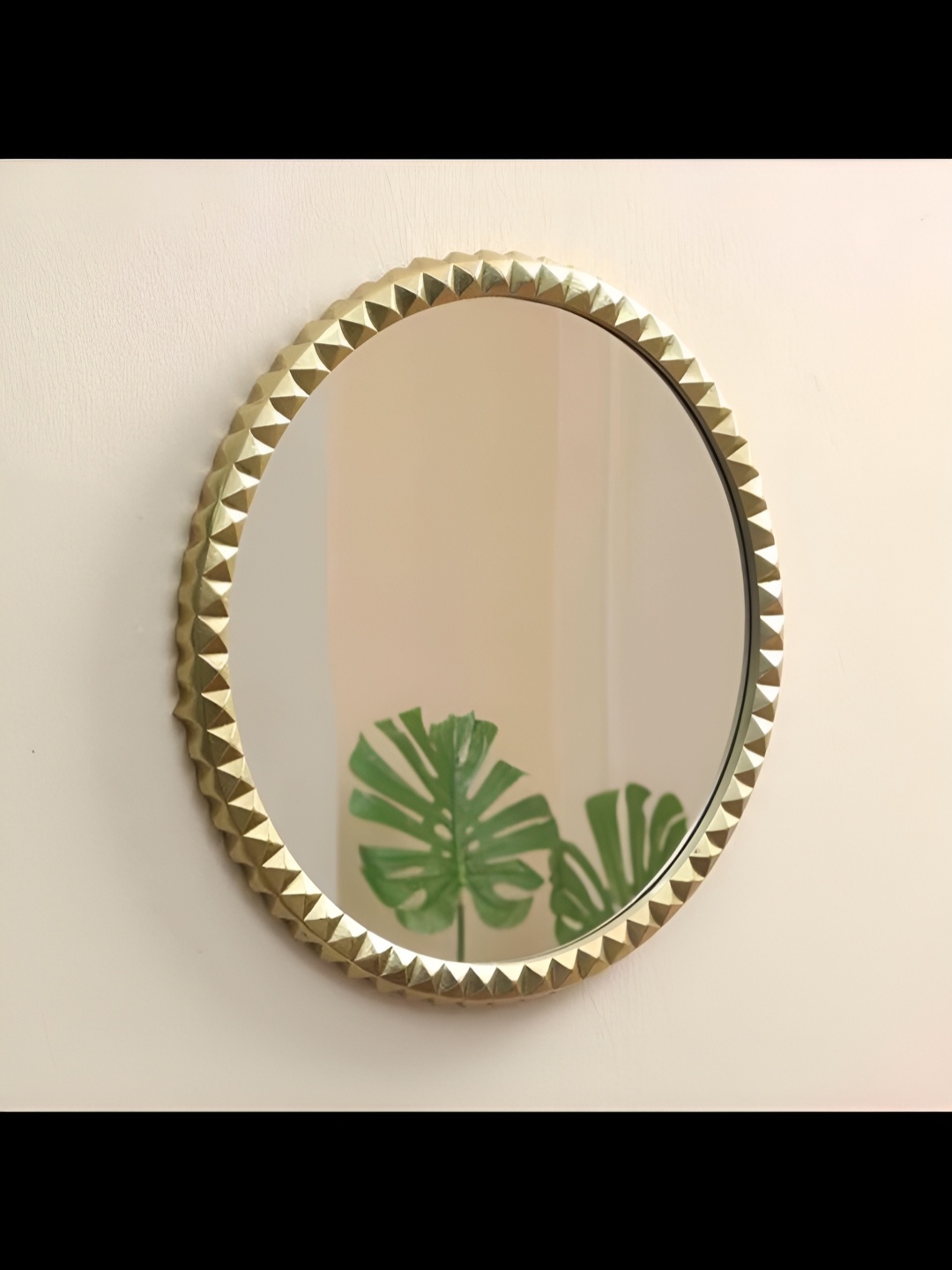 

Cocovey Homes Gold Toned Textured Stainless Steel Round Shaped Wall Mirror