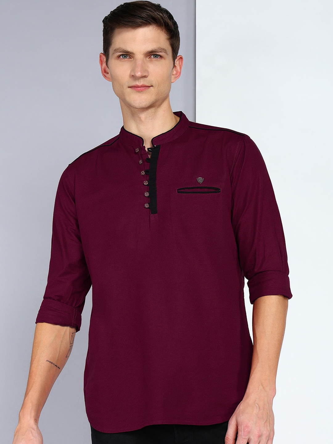 

Kuons Avenue Linen Cotton Mandarin Collar Roll Up Sleeve Pathani Short Straight Kurta, Maroon