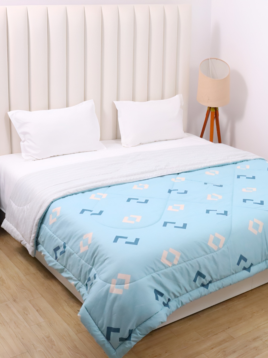 

RD TREND Blue & White Mild Winter 210 GSM Reversible Double Bed Comforter