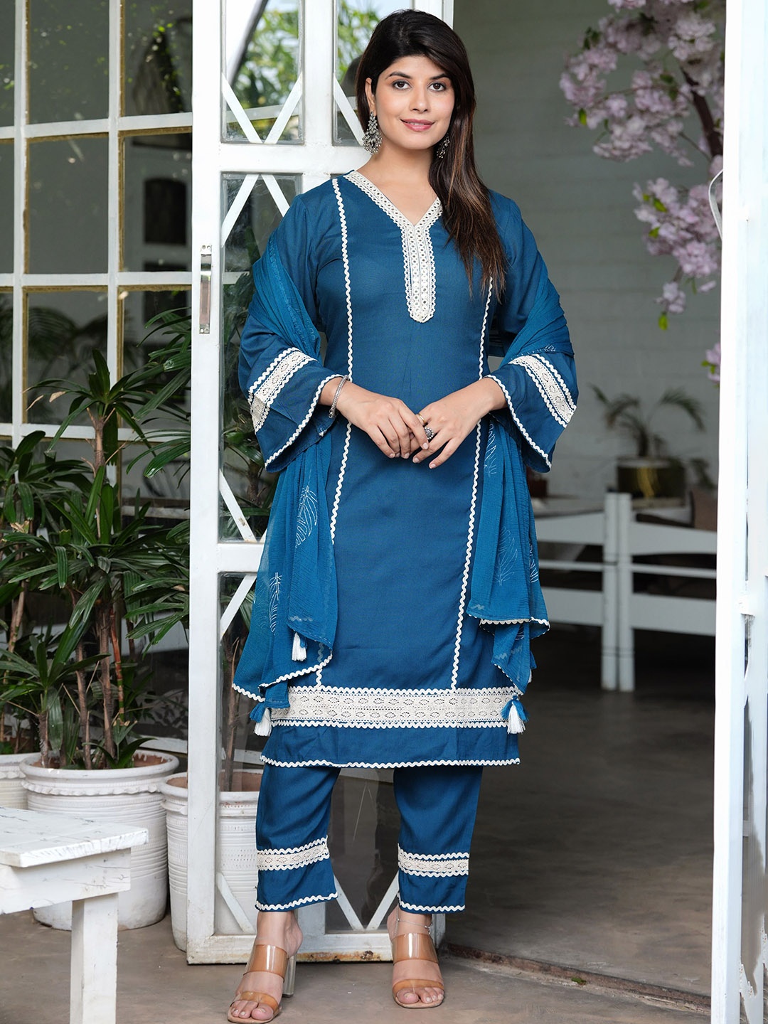 

Hatheli Ethnic Motifs Yoke Design Thread Work Kurta & Trousers With Dupatta, Blue