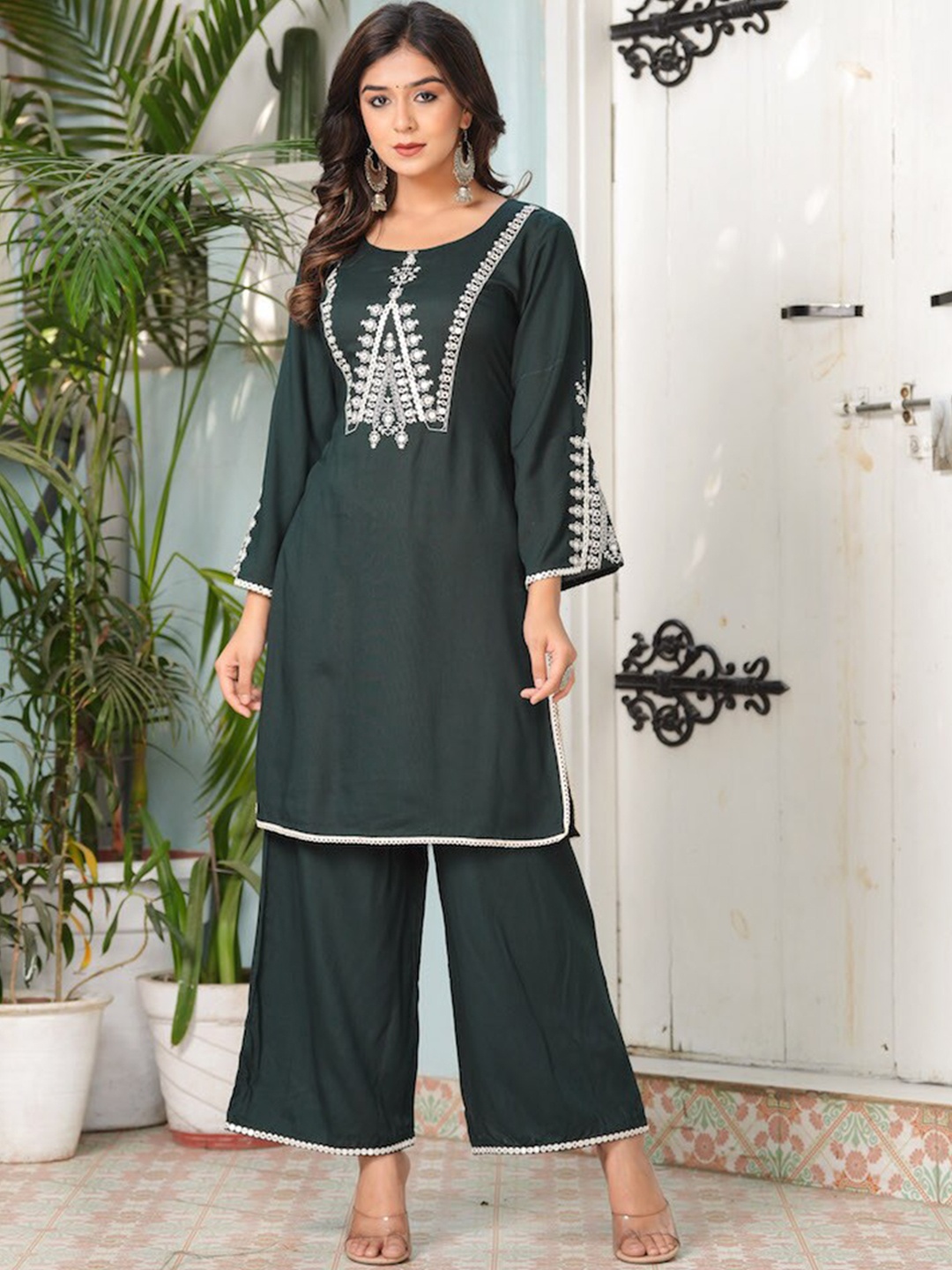 

Hatheli Ethnic Motifs Yoke Design Mirror Work Kurta with Palazzos, Green