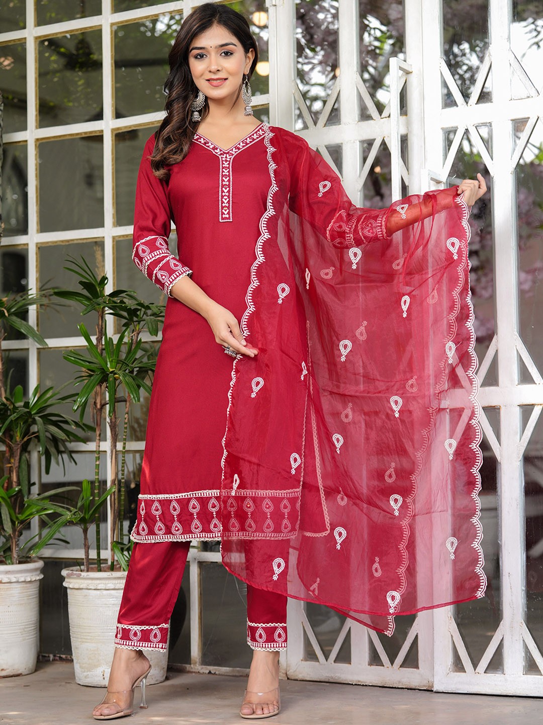 

Hatheli Ethnic Motifs Yoke Design Thread Work Kurta & Trousers With Dupatta, Maroon