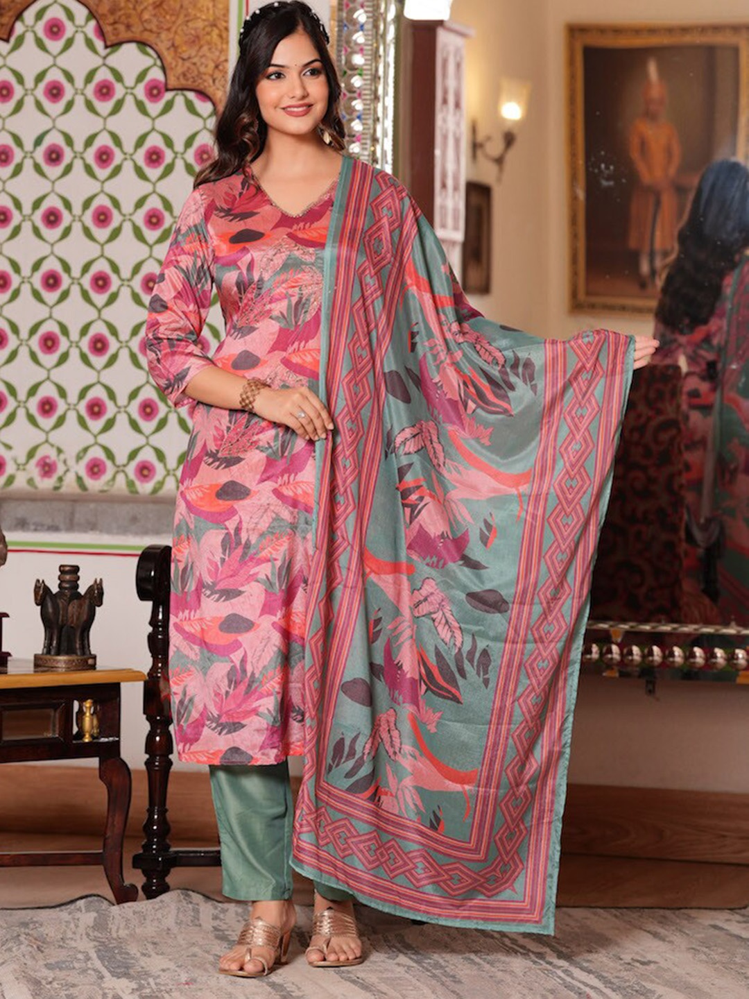 

Hatheli Floral Printed Pure Silk Kurta & Trousers With Dupatta, Pink
