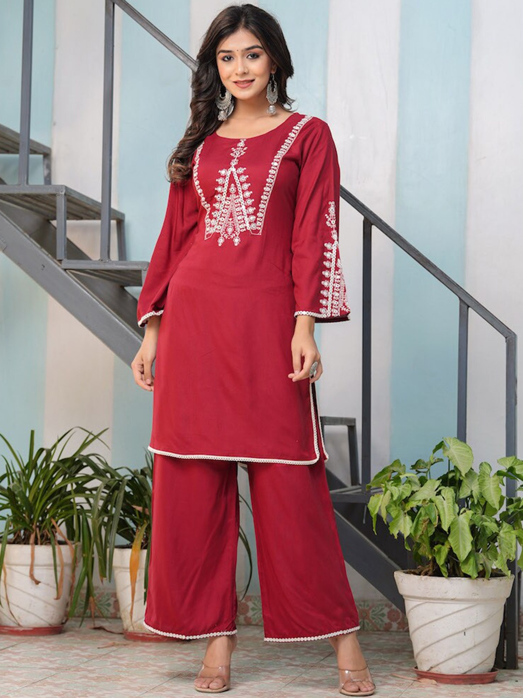 

Hatheli Ethnic Motifs Yoke Design Mirror Work Kurta with Palazzos, Red
