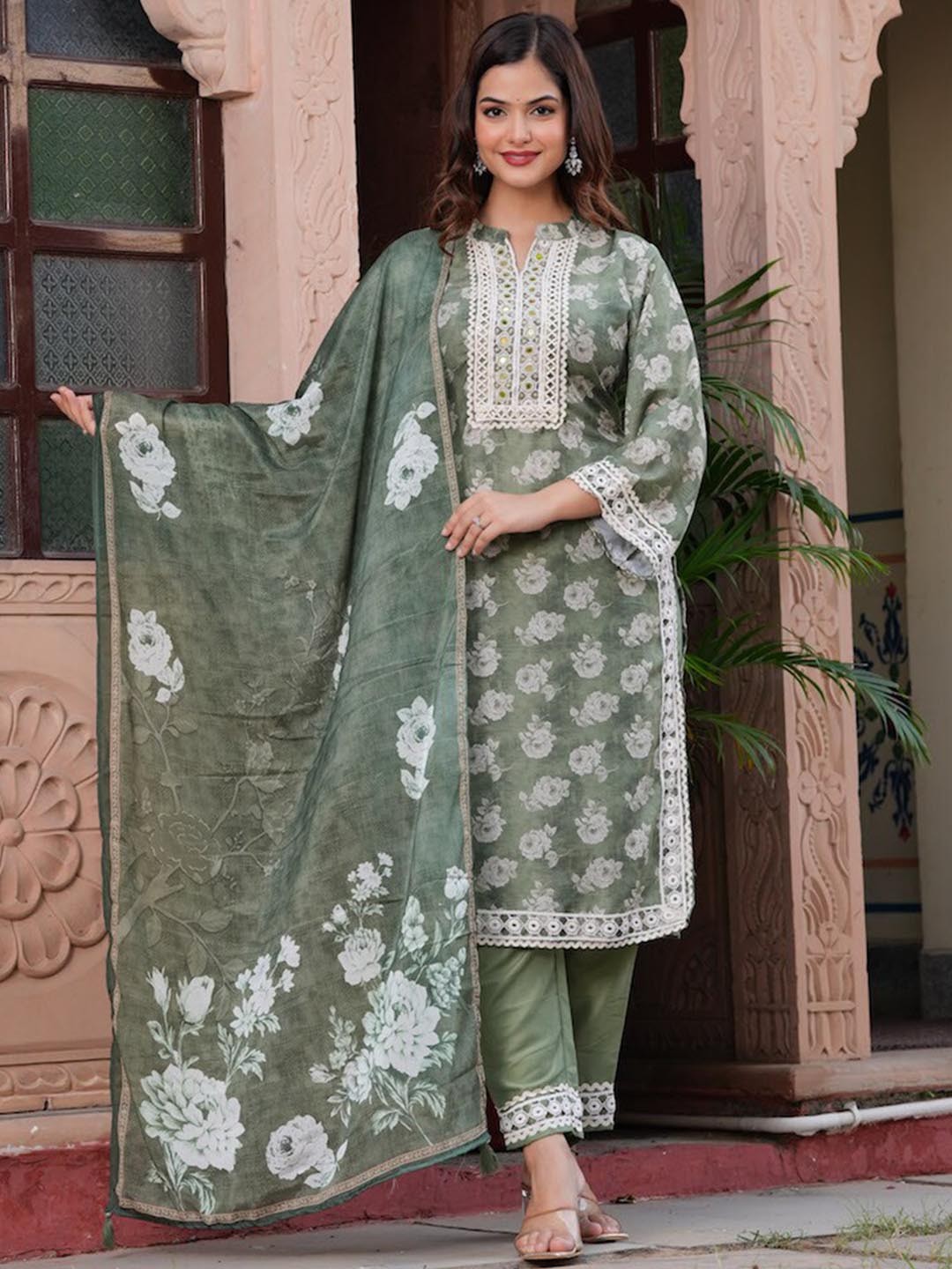 

Hatheli Ethnic Motifs Printed Thread Work Pure Silk Kurta & Trousers With Dupatta, Green