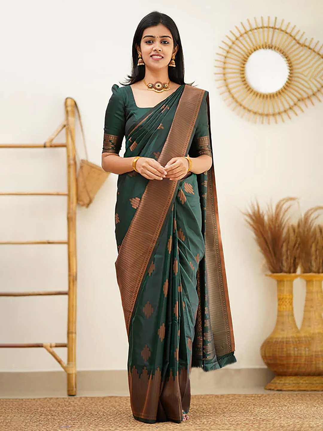 

KALINI Geometric Woven Design Zari Banarasi Saree, Green