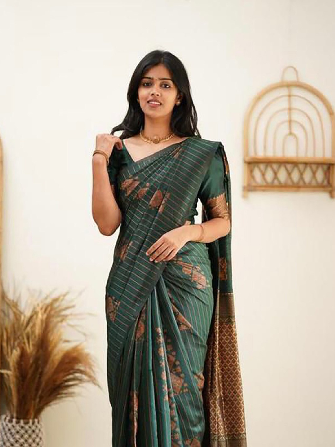 

KALINI Floral Woven Design Zari Banarasi Saree, Green