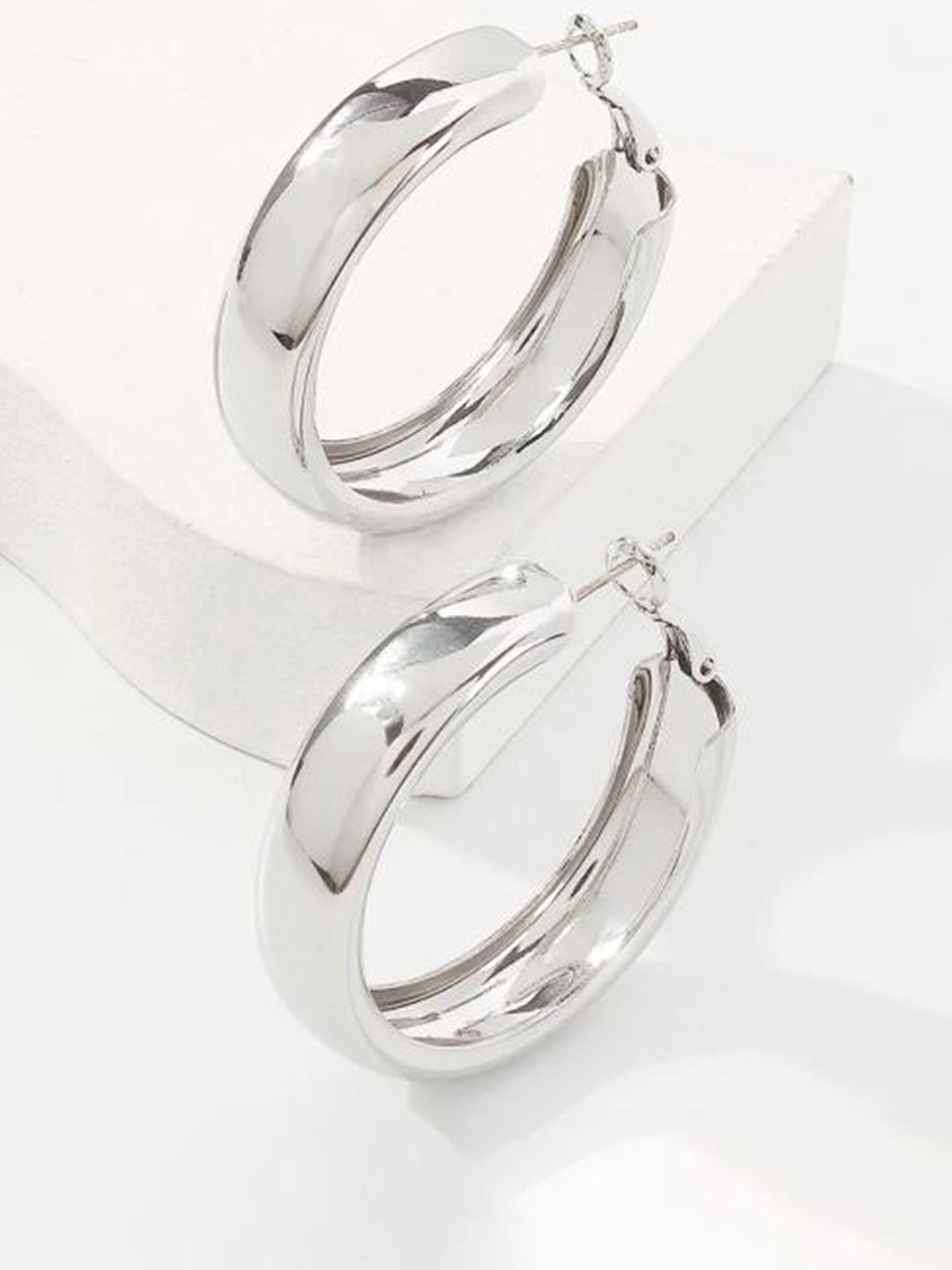 

ISHKAARA Contemporary Hoop Earrings, Silver