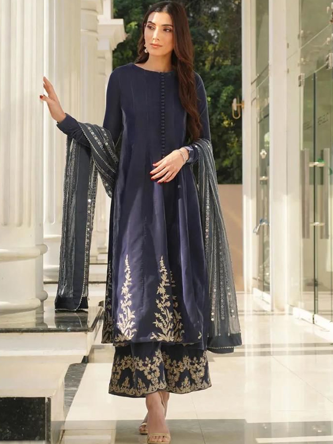 

BLACK SCISSOR Floral Embroidered Thread Work Velvet Kurta with Palazzos & With, Navy blue