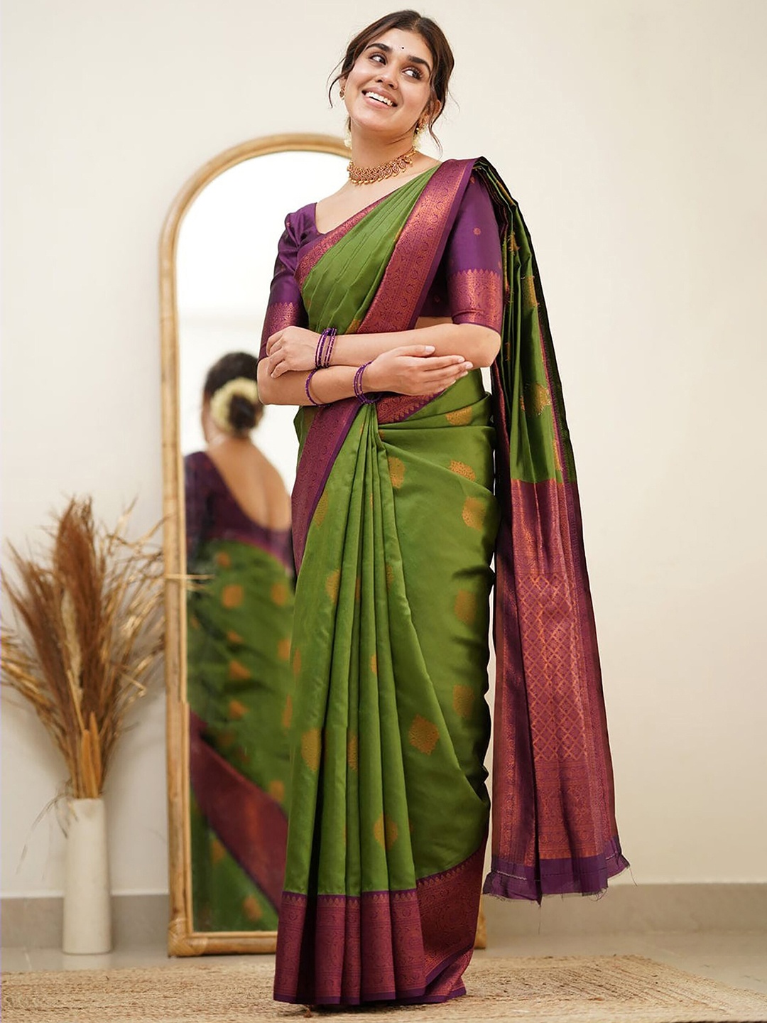 

BerMondsey Ethnic Motifs Woven Design Zari Banarasi Saree, Green