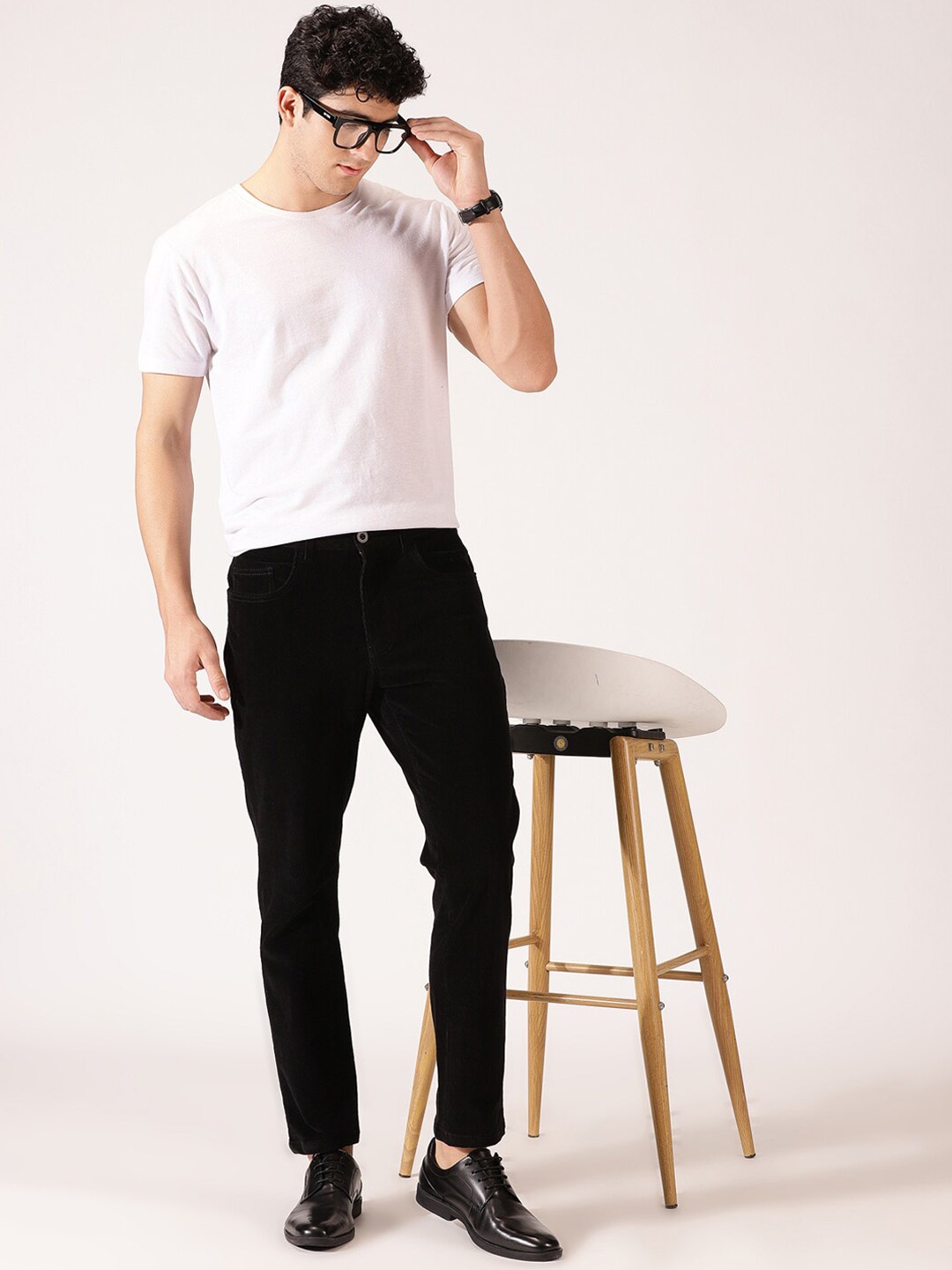 Mast & Harbour Men Original Mid Rise Corduroy Chinos, Black