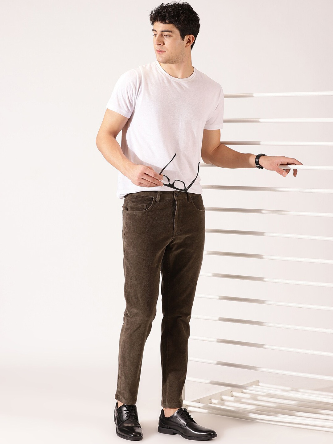 

Mast & Harbour Men Original Mid Rise Corduroy Chinos, Green