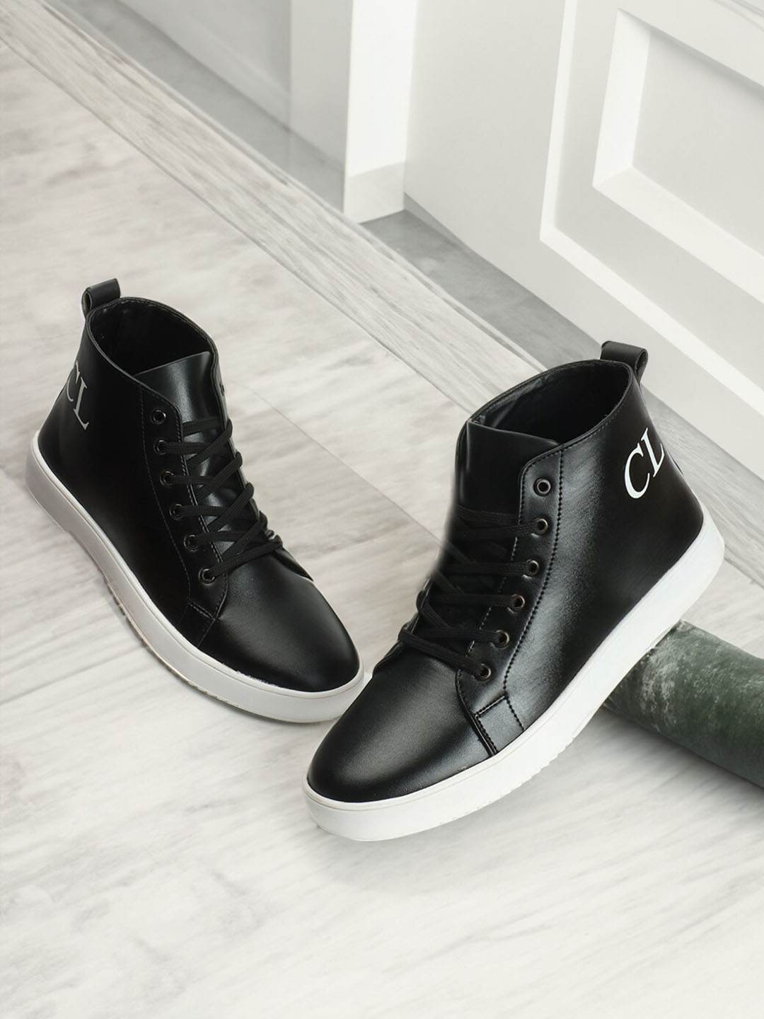 

Carlton London Men Mid-Top Comfort Insole Contrast Sole Lace-Ups Sneakers, Black