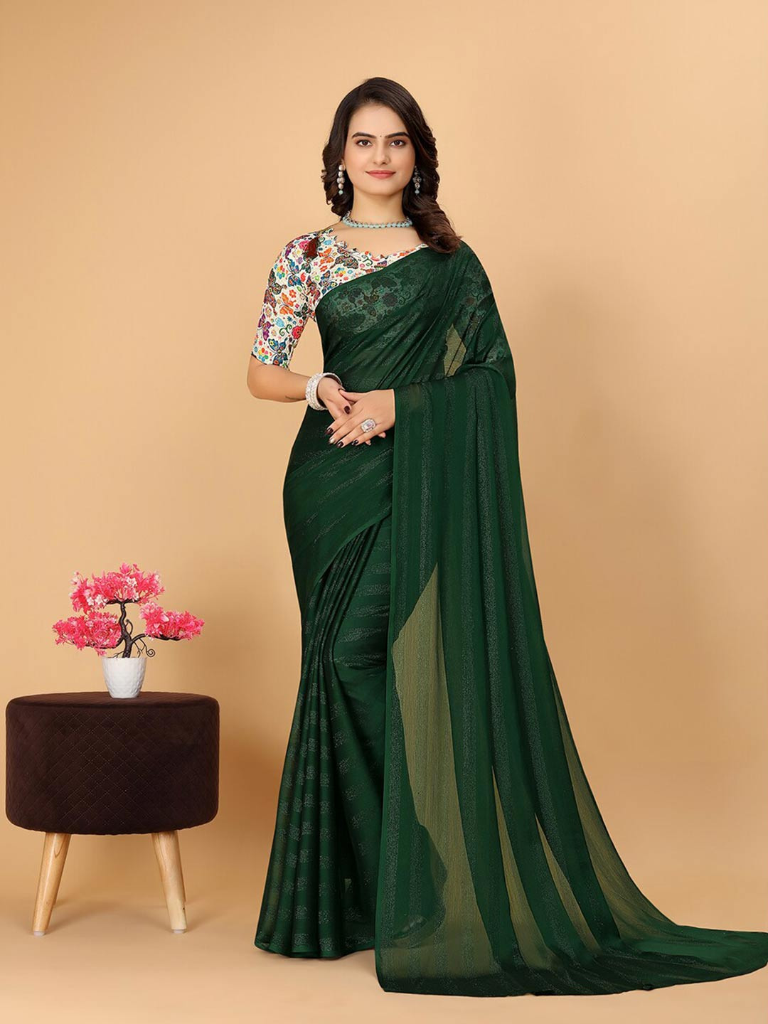 

Pionex Striped Woven Design Poly Chiffon Handloom Saree, Green
