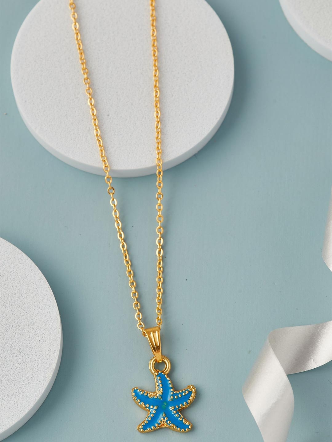 

DressBerry Gold Toned Gold-Plated Star Shaped Pendant with Chain