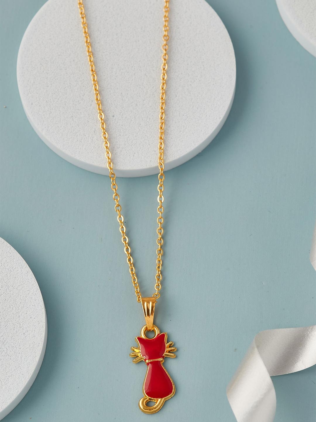 

DressBerry Gold-Plated Cat Shaped Pendant With Chain