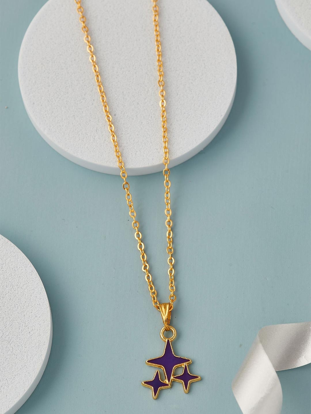 

DressBerry Gold Toned Gold-Plated Star Shaped Pendant with Chain