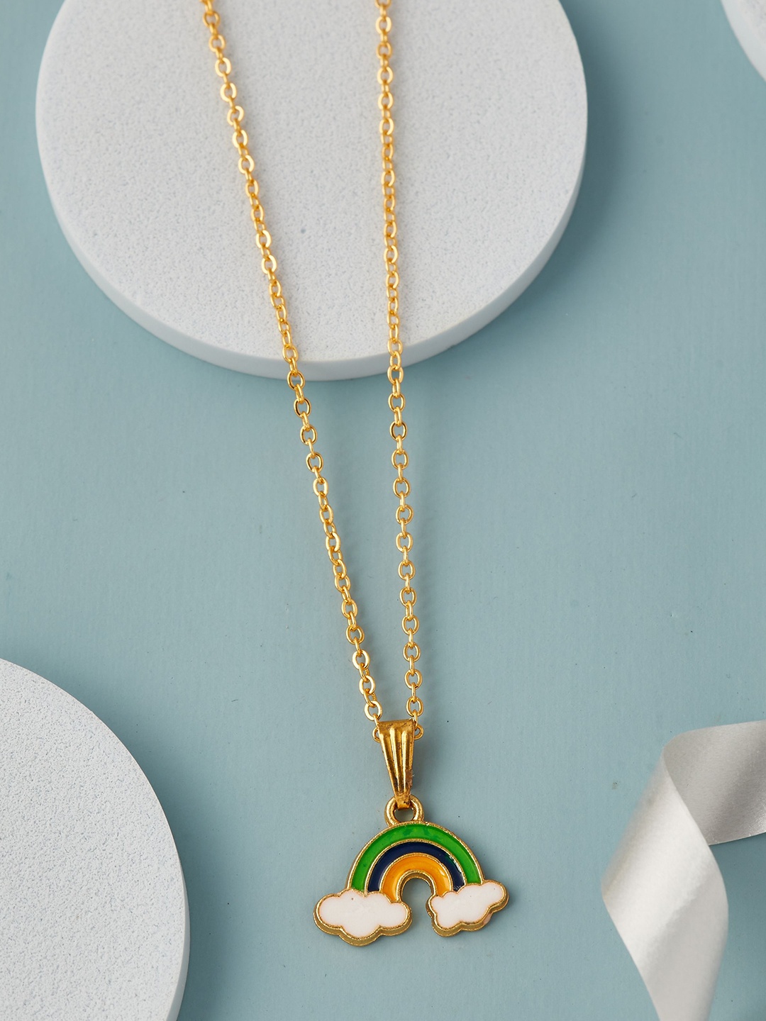 

DressBerry Gold-Plated Pendant With Chain