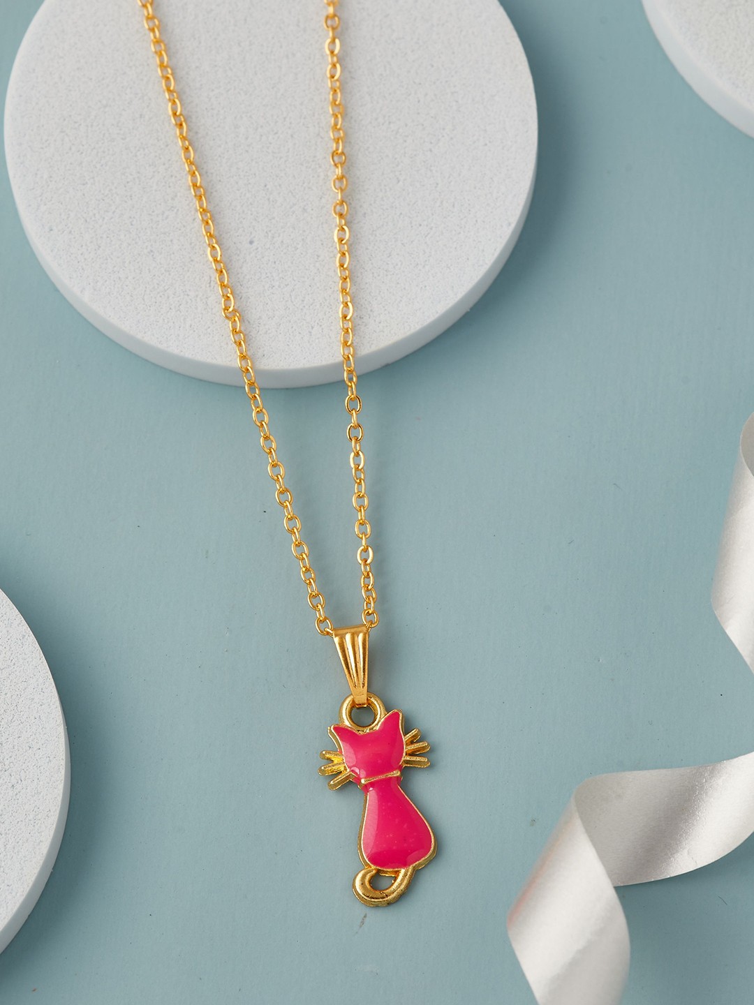 

DressBerry Gold-Plated Pendant With Chain