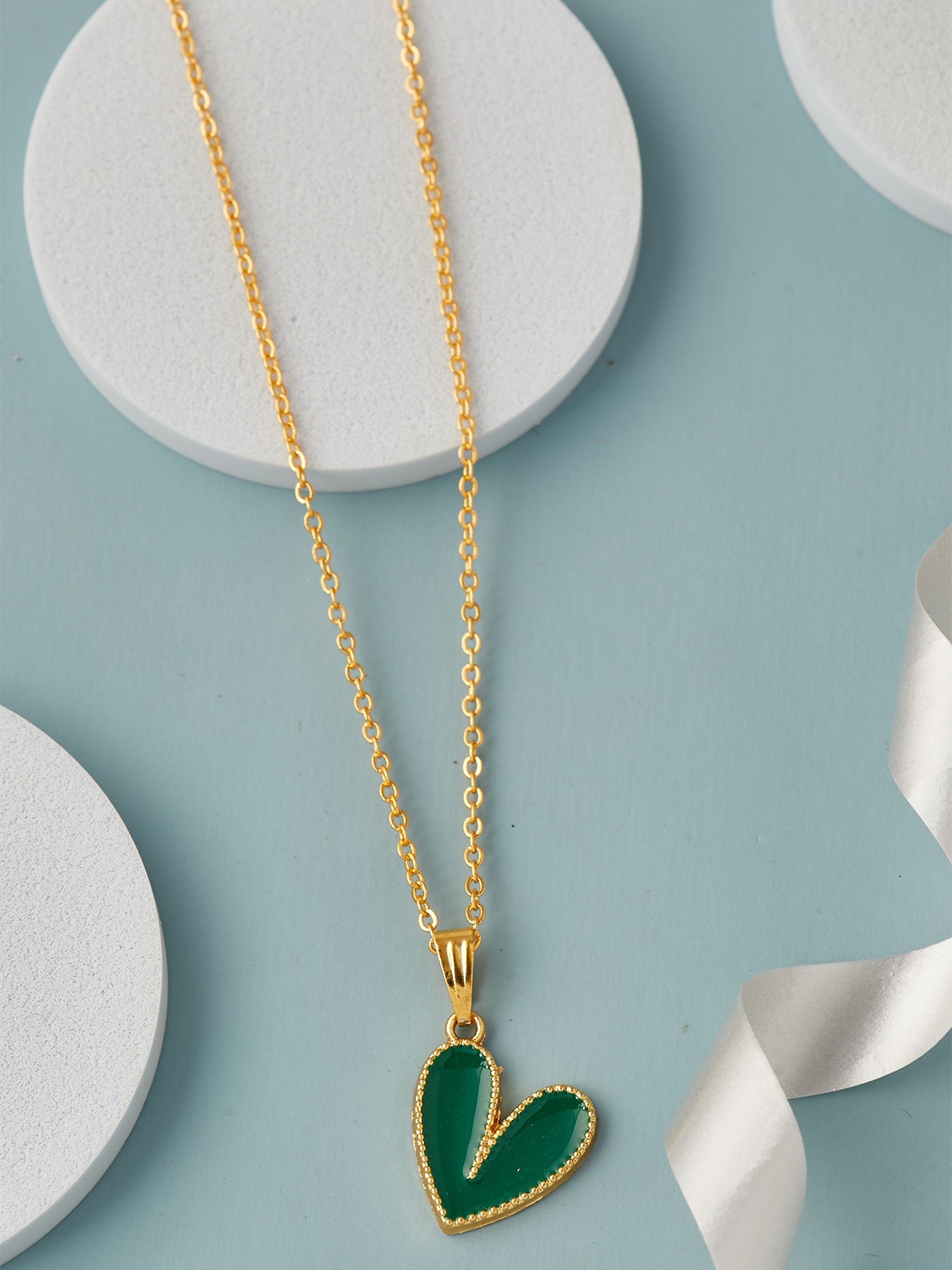 

DressBerry Gold-Plated Heart Shaped Pendant with Chain