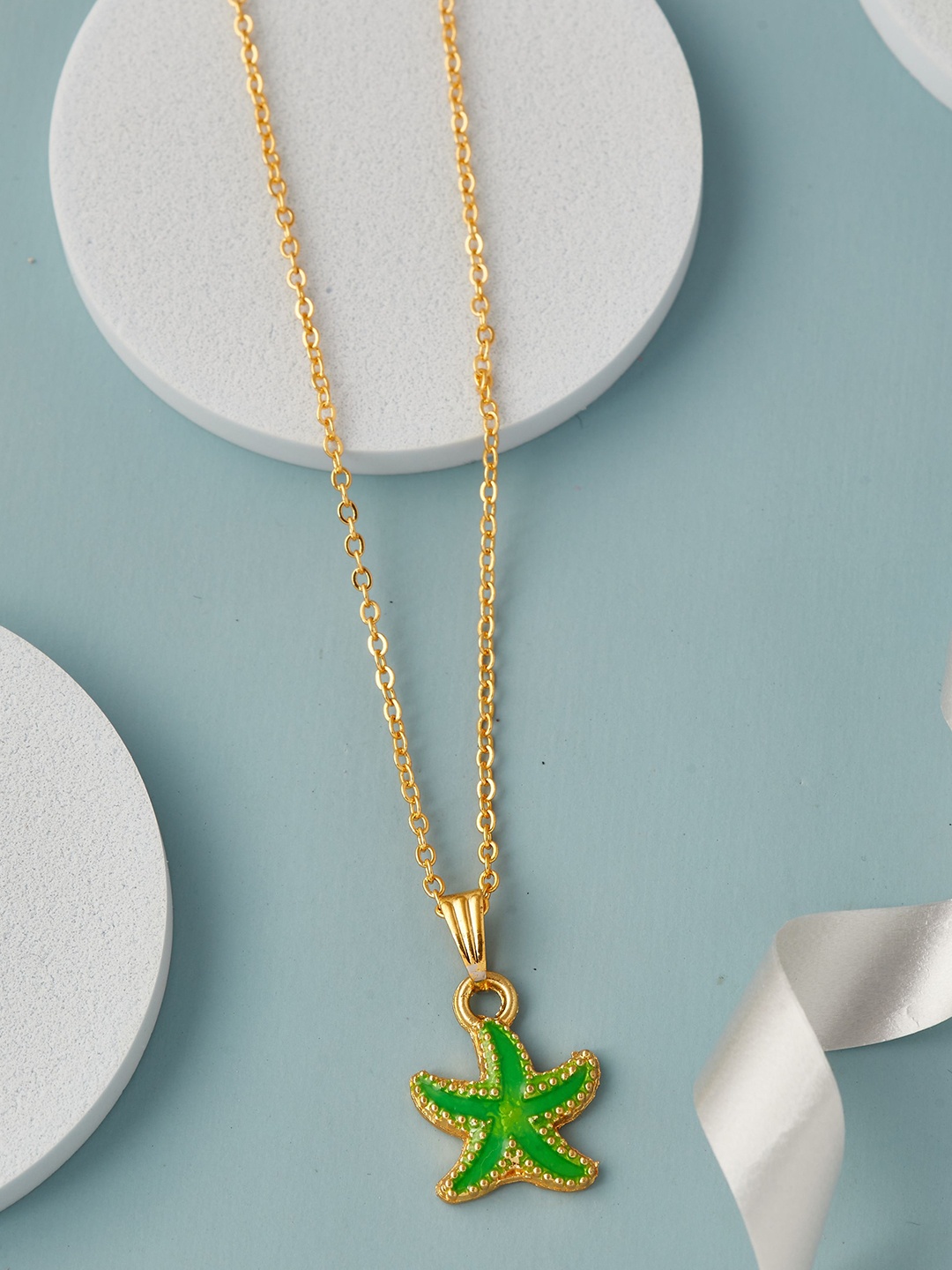 

DressBerry Gold-Toned & Green Gold-Plated Starfish Shaped Enamelled Pendant with Chain