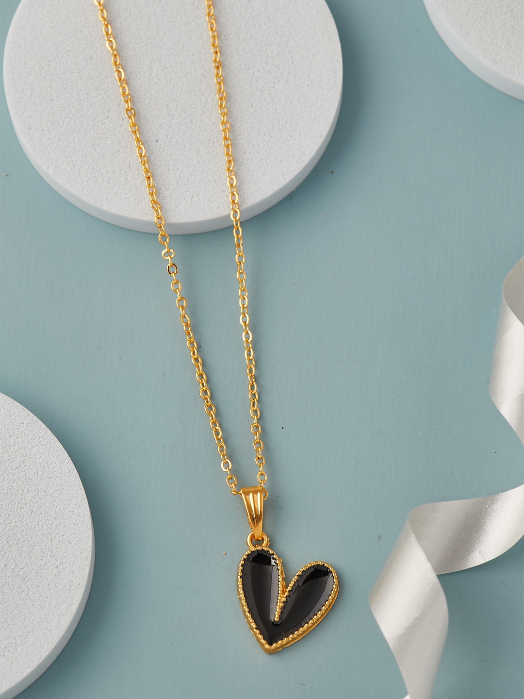 

DressBerry Gold-Plated Stone-Studded Pendant With Chain