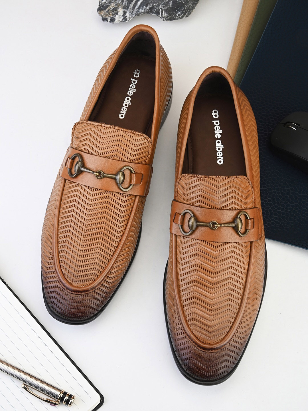 

pelle albero Men Textured Round Toe Leather Formal Loafers, Tan