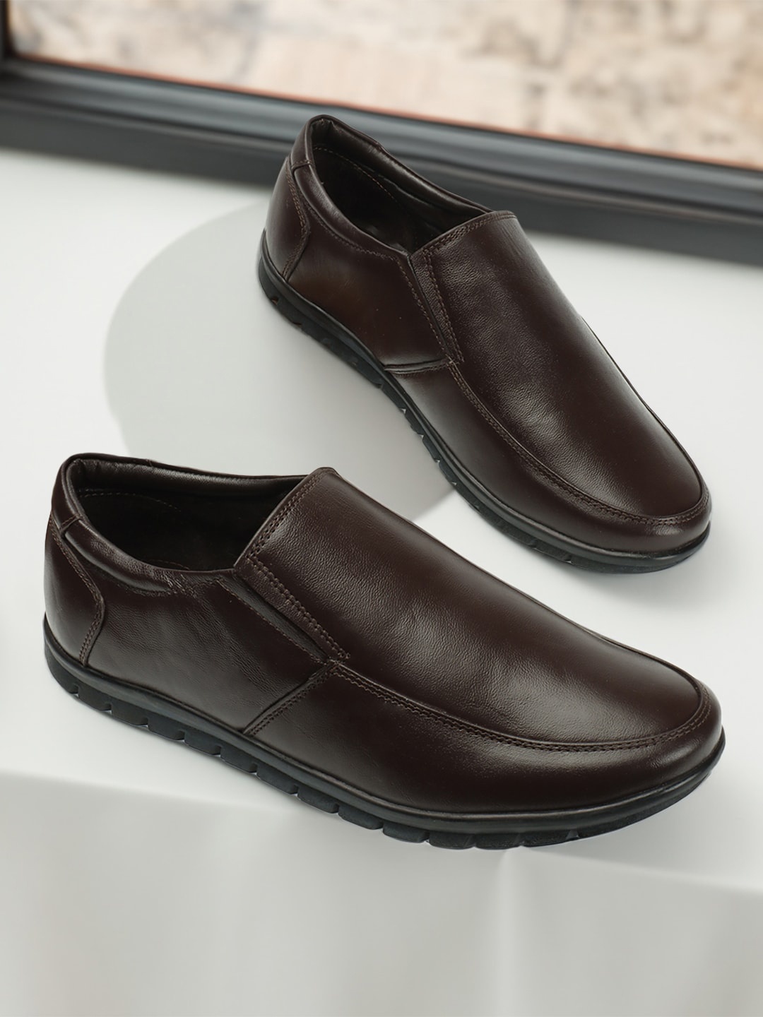 

Carlton London Men Textured Leather Arch Support Slip-On Sneakers, Brown