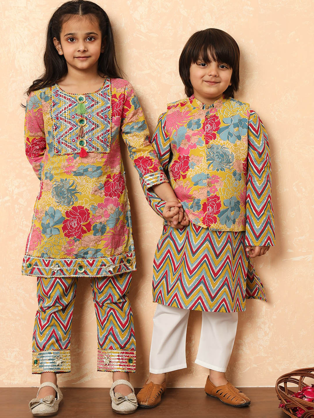 

Readiprint Boys Geometric Printed Pure Cotton Kurta With Pyjama & Nehru Jacket, Green