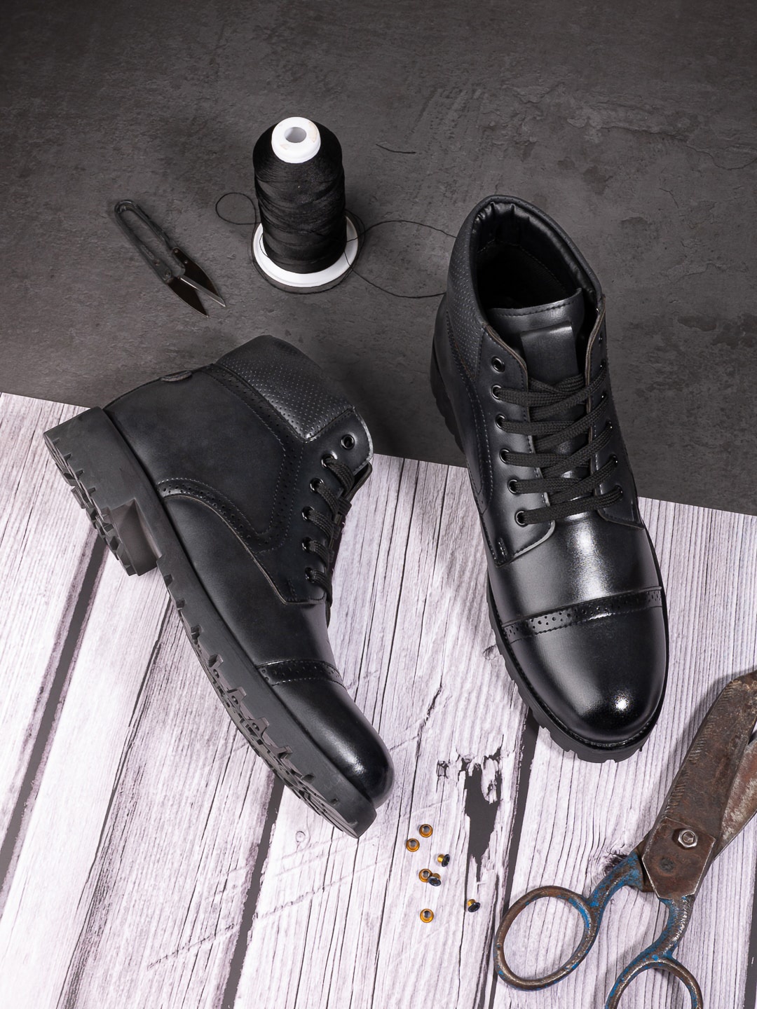 

Roadster Men Black Perforated Mid Top Round Toe Lace Up Regular Boots