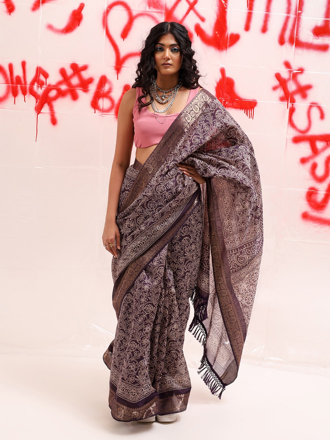 

Tikhi Imli Floral Ready to Wear Saree, Purple