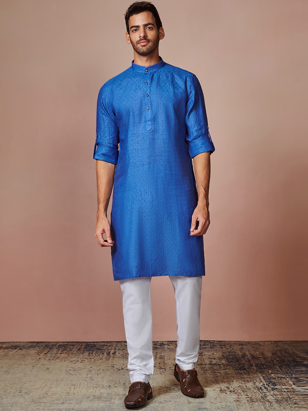 

Manyavar Linen Mandarin Collar Roll Up Sleeves Straight Kurta With Pyjama, Blue