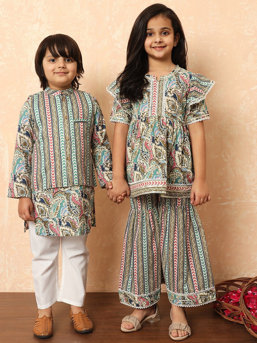 

Readiprint Fashions Boys Paisley Printed Pure Cotton Kurta With Pyjama & Nehru Jacket, Cream