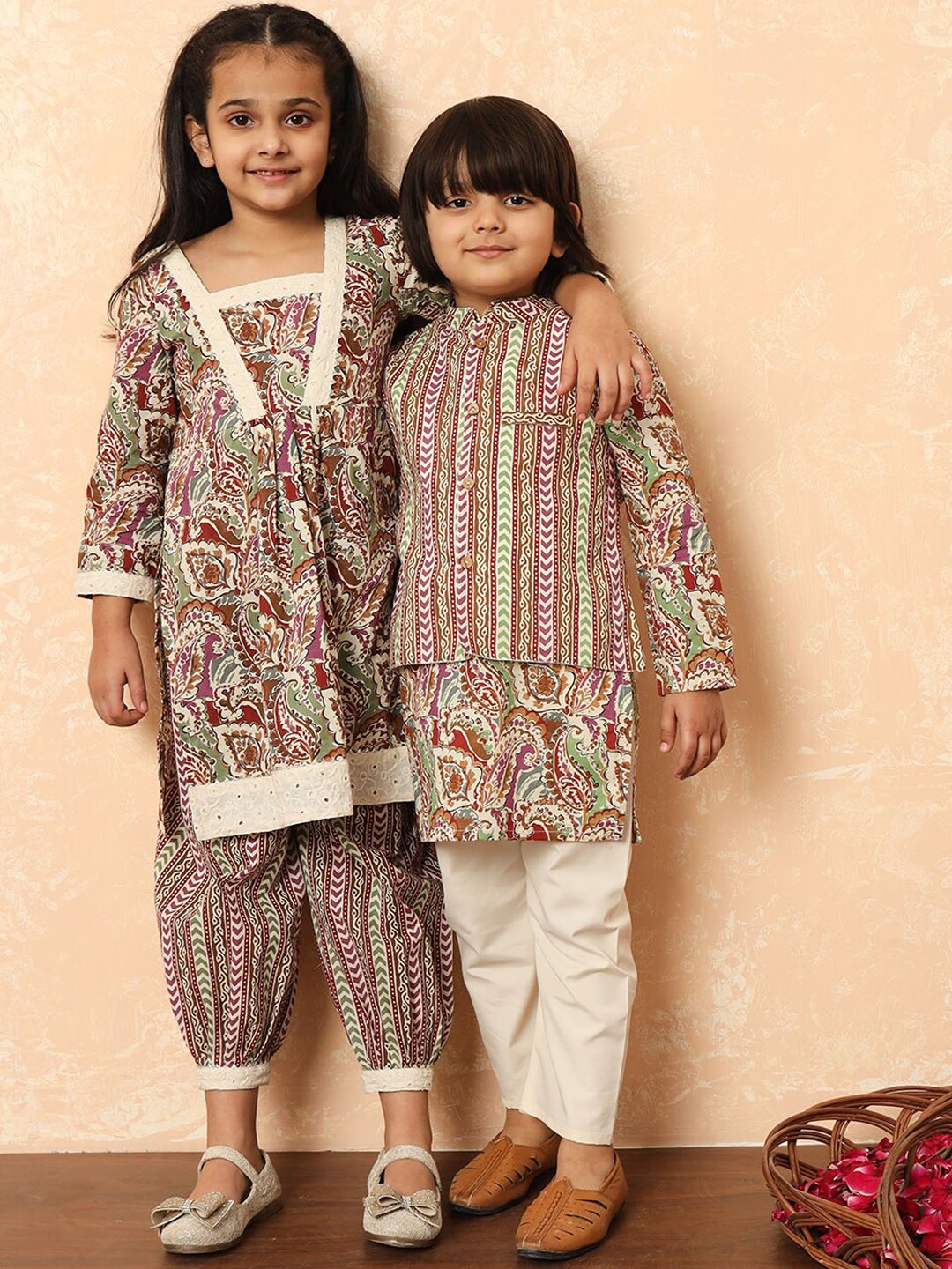 

Readiprint Girls Ethnic Printed Thread Work Pure Cotton Kurti with Harem Pant, Purple